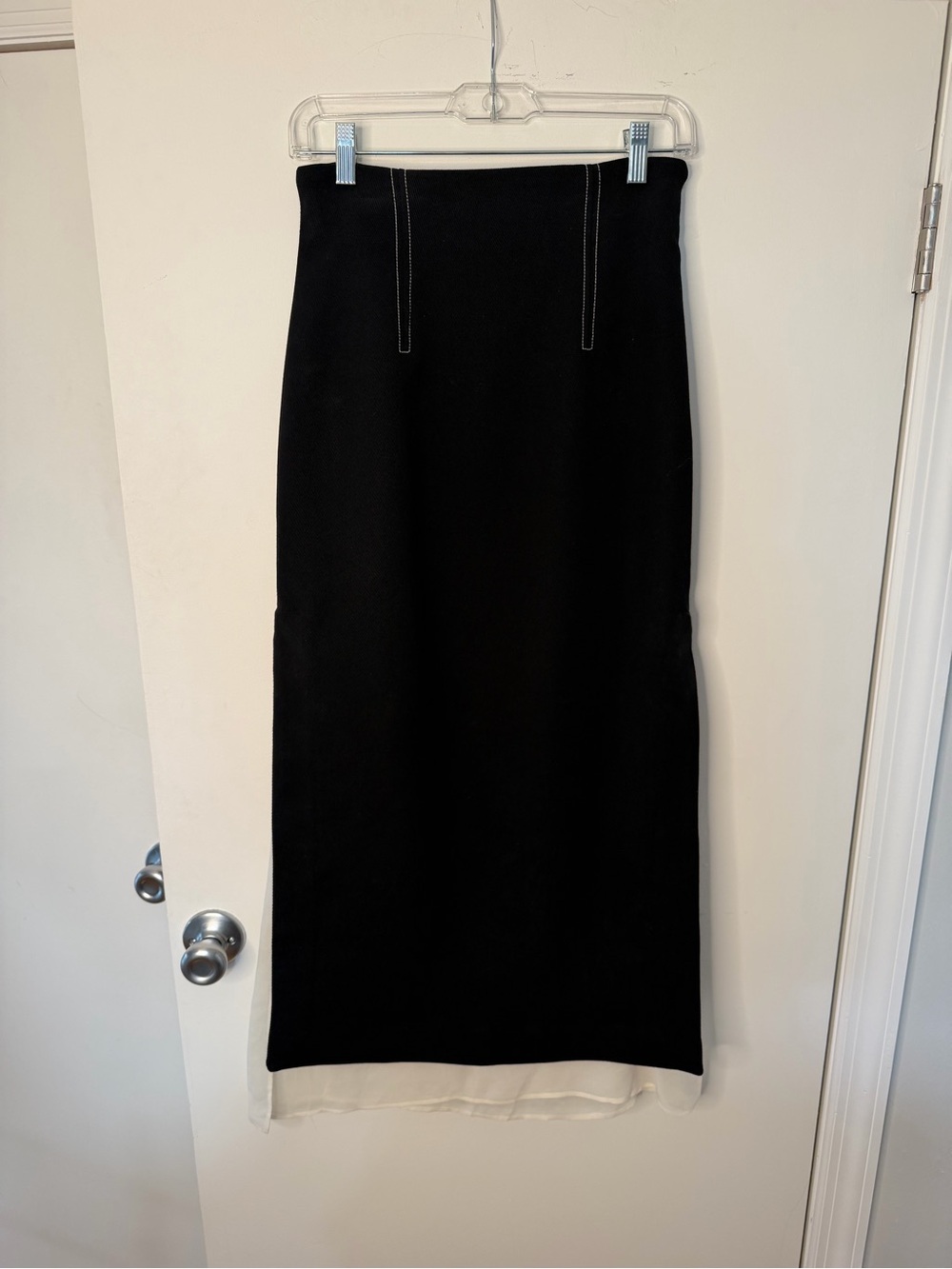 Elegant Navy Midi Pencil Skirt with Cream Hem Accent - Picture 4 of 7